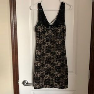 BEBE LITTLE LACE DRESS SIZE MEDIUM